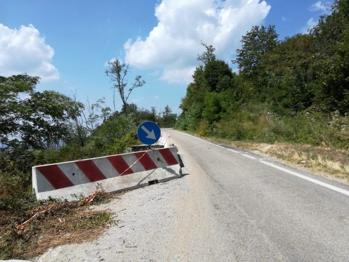 Frana di Trezzo Tinella (foto Provincia – Sett. Viabilità)