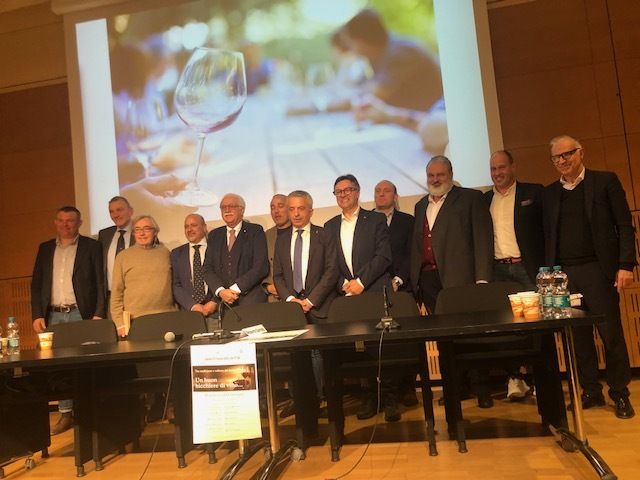 Istituzioni, esperti e addetti ai lavori in difesa del vino: “Non va demonizzato, è il cuore della nostra storia”