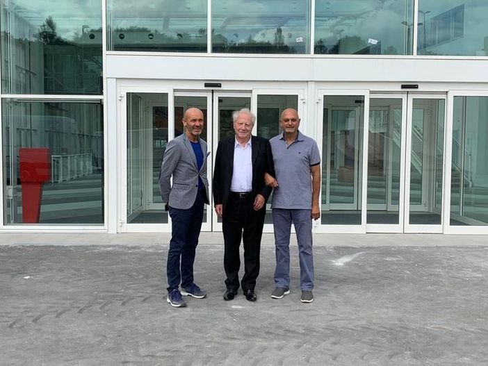 Aymeric Zublena in visita al cantiere dell'ospedale di Verduno