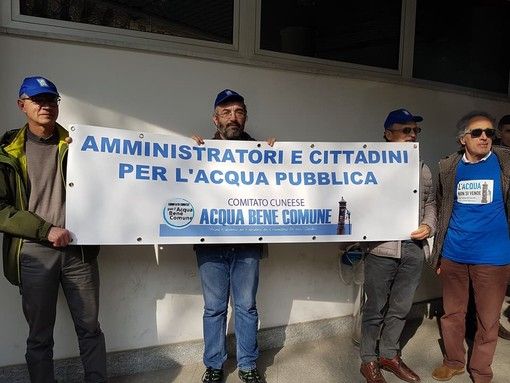 Gestione pubblica dell'acqua: "Il sindaco di Alba mette in discussione questa decisione democratica" Gestione pubblica dell'acqua: "Il sindaco di Alba mette in discussione questa decisione democratica"