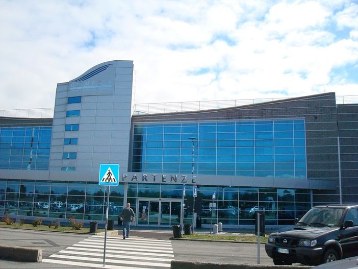 Protesta dei ProPal a Caselle, voli dirottati su Cuneo