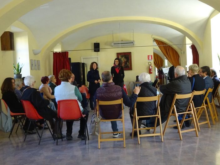 Ripartono a Bra gli incontri dell’Alzheimer Cafè