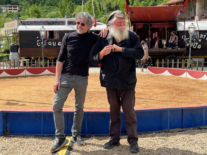 "A ognuno i suoi sogni": la poesia del Cirque Bidon al Baladin Open Garden di Piozzo [VIDEO]