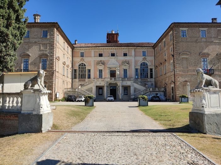 Castello di Govone Castello di Govone