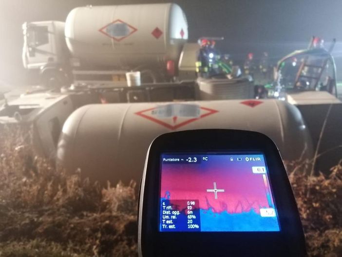 Cavallermaggiore, camion carico di GPL ribaltato: ancora in corso le operazioni di travaso