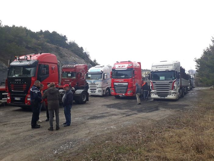 Un'immagine della manifestazione dei trasportatori al Colle della Maddalena durante un presidio nel 2018
