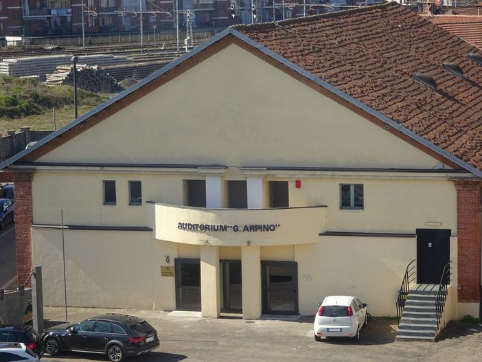 L'entrata del centro Arpino di Bra L'entrata del centro Arpino di Bra