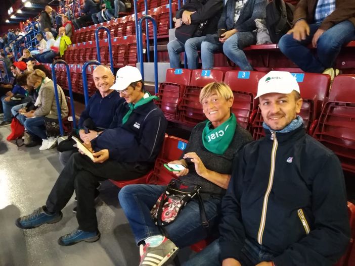 Seconda da destra, Clara Casetta, la più votata alle recenti consultazioni in Ferrero Seconda da destra, Clara Casetta, la più votata alle recenti consultazioni in Ferrero