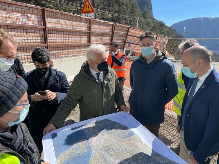 Tunnel di Tenda, tra tempi, costi e progetti: il vice ministro Morelli in visita al cantiere [FOTO E VIDEO]