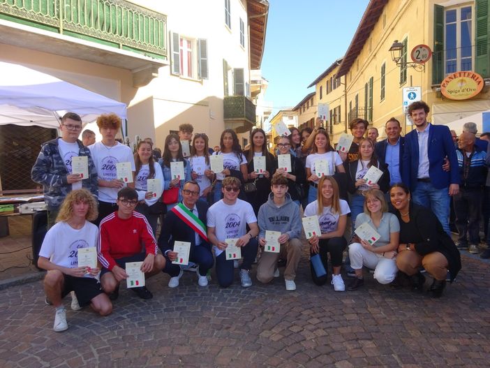 Sommariva del Bosco, consegnata ai ragazzi del 2004 la Costituzione