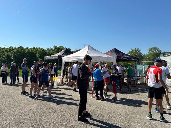 I donatori albesi durante l'iniziativa "Doi pass con coi dl'Avis" del 14 aprile