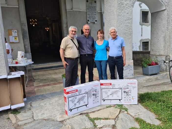 L’associazione Fai entrare il Sole dona due Tv alla casa di riposo di Valdieri