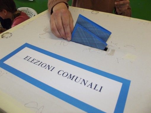 Elezioni e Referendum: dalle 24 è scattato il 'silenzio', ecco la guida completa per andare a votare domani e lunedì Elezioni e Referendum: dalle 24 è scattato il 'silenzio', ecco la guida completa per andare a votare domani e lunedì