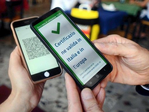 Green pass, si valuta l'ipotesi della durata illimitata per chi ha la terza dose