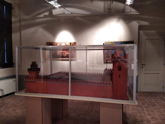 Bra, esposta una replica in scala dell'antico castello scomparso, riportato alla luce dagli studi di Fra Luca Isella