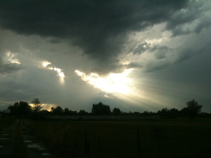 Un maggio davvero anomalo: ci attende un weekend di fasi temporalesche e altalena termica