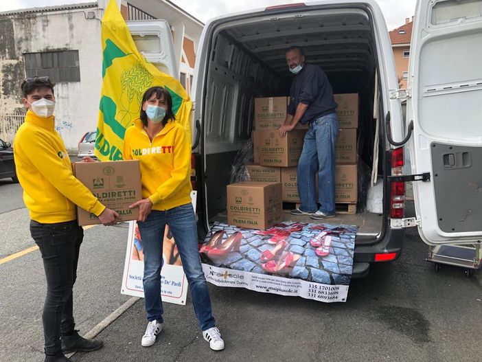 Coldiretti dona 3mila chili di solidarietà alle famiglie bisognose del Cuneese Coldiretti dona 3mila chili di solidarietà alle famiglie bisognose del Cuneese