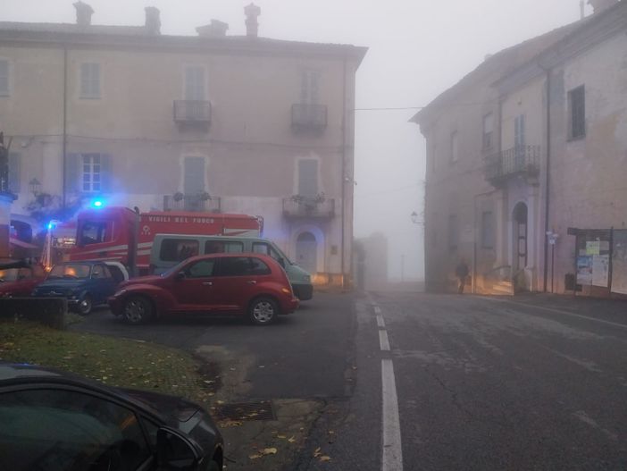 Vigili del Fuoco al lavoro per l'incendio in un'abitazione di Clavesana