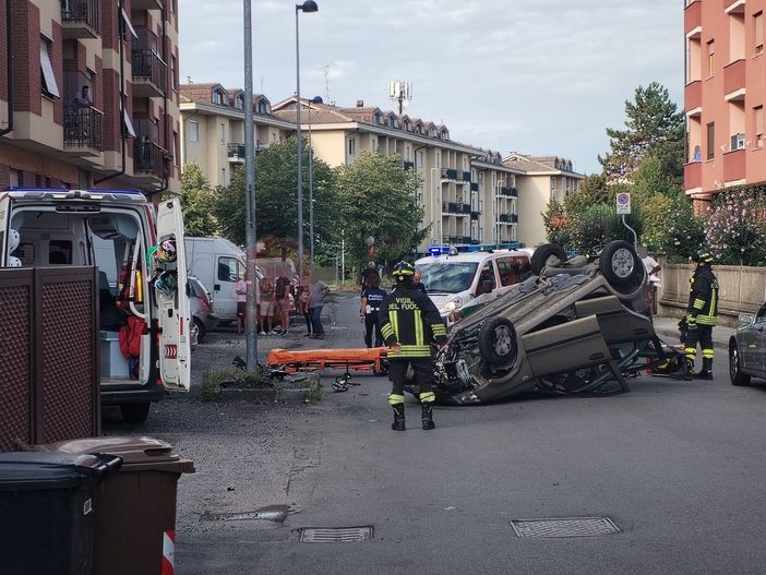 L'auto cappottata a Bra