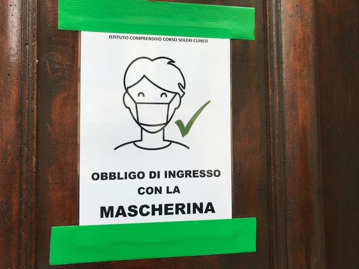 Scuole in Piemonte, 14 giorni di quarantena per i positivi senza tampone finale. Test rapidi in arrivo la prossima settimana e riduzione a 10 giorni