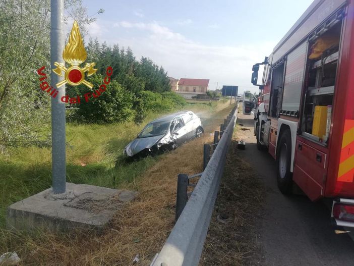 Macchina fuori strada in frazione Bricco di Cherasco: grave l'uomo alla guida