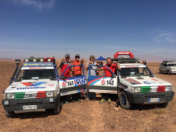 Tra le dune del Marocco in Panda 4x4: successo per gli equipaggi cuneesi al Panda Raid 2021