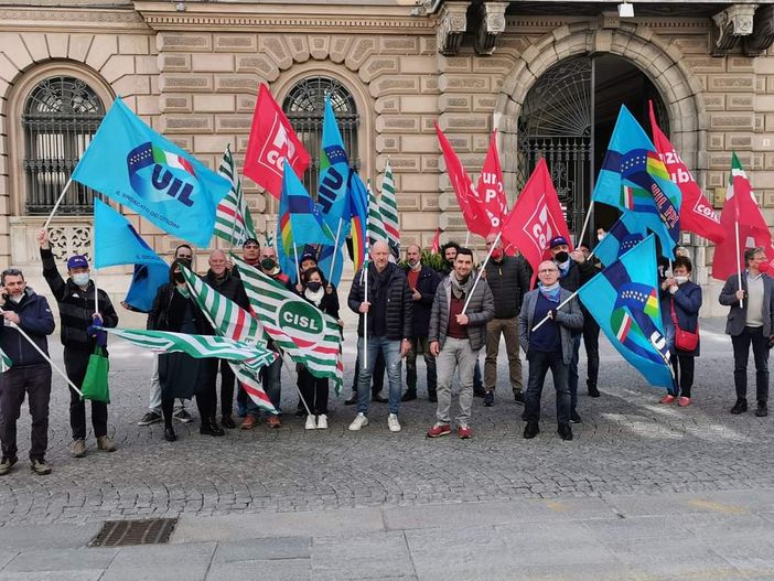 Anche in provincia di Cuneo presidiano i lavoratori della Sanità pubblica