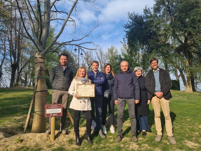 Privati si prendono cura dei giardini del Belvedere di Bra Privati si prendono cura dei giardini del Belvedere di Bra
