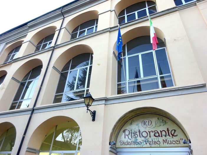 Il "Mucci" di Bra riparte dopo la quarantena: in presenza 7 classi su 31 con la grana dei laboratori