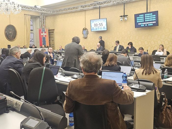 Pioggia di emendamenti, discussione arenata sull’Irpef: consiglieri in aula anche di sabato Pioggia di emendamenti, discussione arenata sull’Irpef: consiglieri in aula anche di sabato