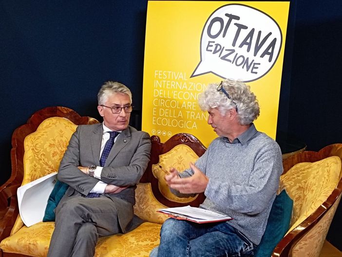 Roberto Cavallo col sindaco di Alba Carlo Bo durante la presentazione della manifestazione