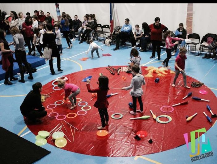 Up, l'associazione che regala la bellezza del circo a bimbi e adulti anche in tempo di Covid Up, l'associazione che regala la bellezza del circo a bimbi e adulti anche in tempo di Covid