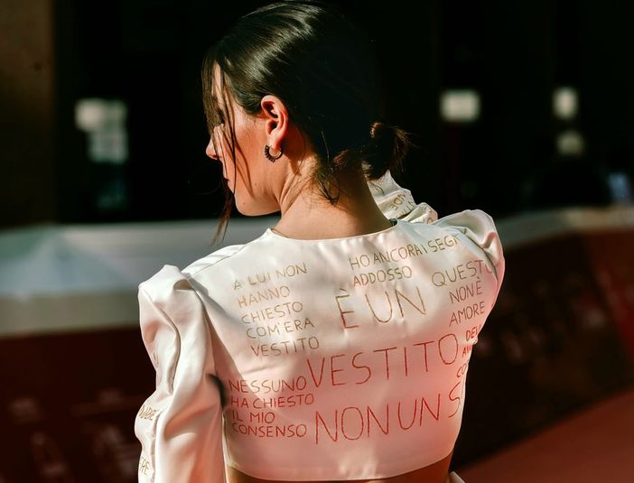 L’influencer che fece arrestare il fotografo di Corneliano d'Alba discriminata per le vecchie foto di nudo L’influencer che fece arrestare il fotografo di Corneliano d'Alba discriminata per le vecchie foto di nudo