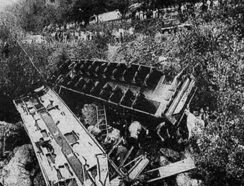 Il pullman distrutto a Sant'Anna di Vinadio