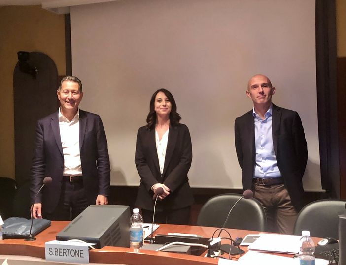 La neo presidente Sabrina Bertone con il presidente Ance Cuneo Gabriele Gazzano e il numero uno degli industriali cuneesi Mauro Gola