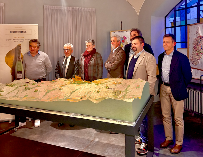 La presentazione del progetto nei locali della Enrico Serafino di Canale La presentazione del progetto nei locali della Enrico Serafino di Canale