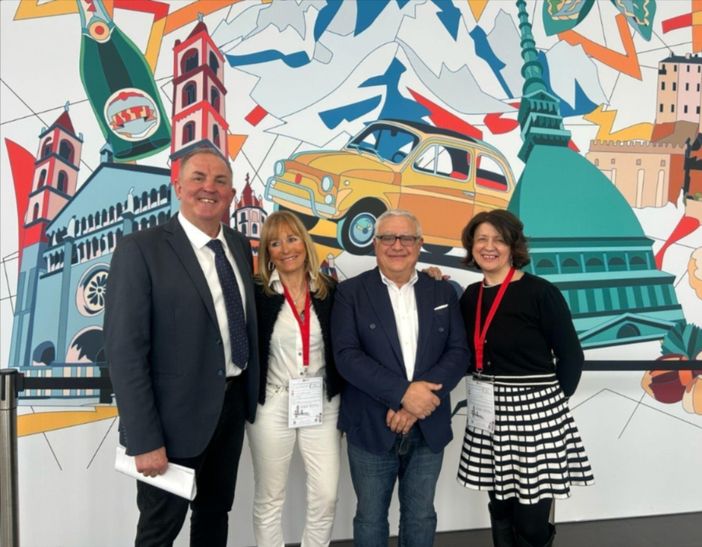 I Vice Presidenti dell'ATL del Cuneese Gabriella Giordano e Rocco Pulitanò con il Direttore Daniela Salvestrin al Grattacielo della Regione Piemonte con il Presidente di VisitPiemonte Beppe Carlevaris I Vice Presidenti dell'ATL del Cuneese Gabriella Giordano e Rocco Pulitanò con il Direttore Daniela Salvestrin al Grattacielo della Regione Piemonte con il Presidente di VisitPiemonte Beppe Carlevaris