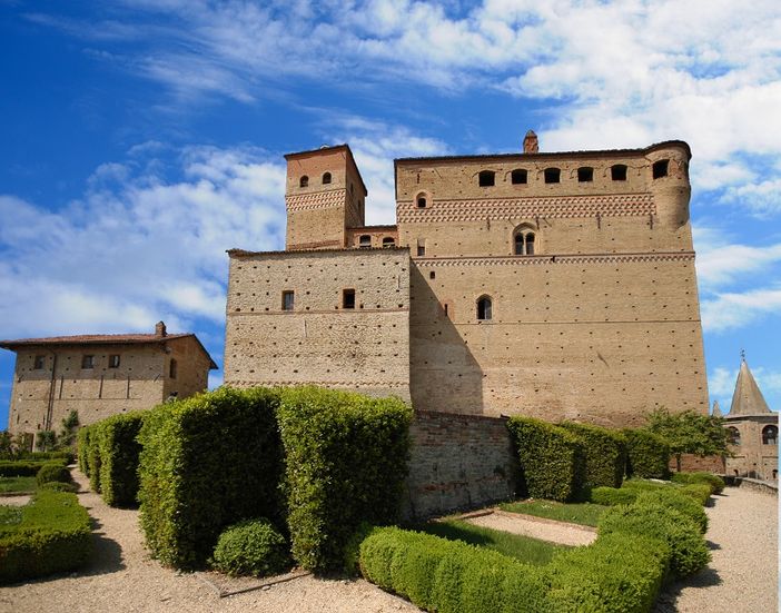 “Castello segreto” a Serralunga d’Alba: sabato 16 agosto i visitatori vivranno l’unica notte in cui si svela tutto