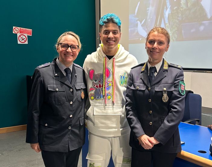 Bra, l'Istituto Guala apre il tour 2026 di Frio: 600 studenti a confronto su bullismo Bra, l'Istituto Guala apre il tour 2026 di Frio: 600 studenti a confronto su bullismo