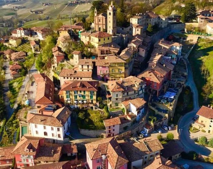 L'incantevole centro storico di Monforte d'Alba