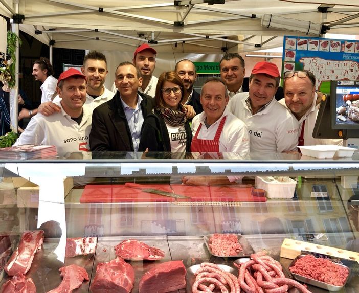 Il 26 e 27 ottobre la rassegna organizzata dai macellai aderenti all’Associazione Commercianti Albesi Il 26 e 27 ottobre la rassegna organizzata dai macellai aderenti all’Associazione Commercianti Albesi