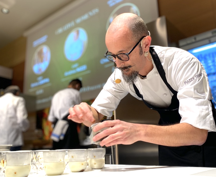 Enrico Crippa, qui in un recente scatto dalla Fiera Internazionale del Tartufo, guida la truppa degli stellati di Langhe, Roero e Monferrato Enrico Crippa, qui in un recente scatto dalla Fiera Internazionale del Tartufo, guida la truppa degli stellati di Langhe, Roero e Monferrato