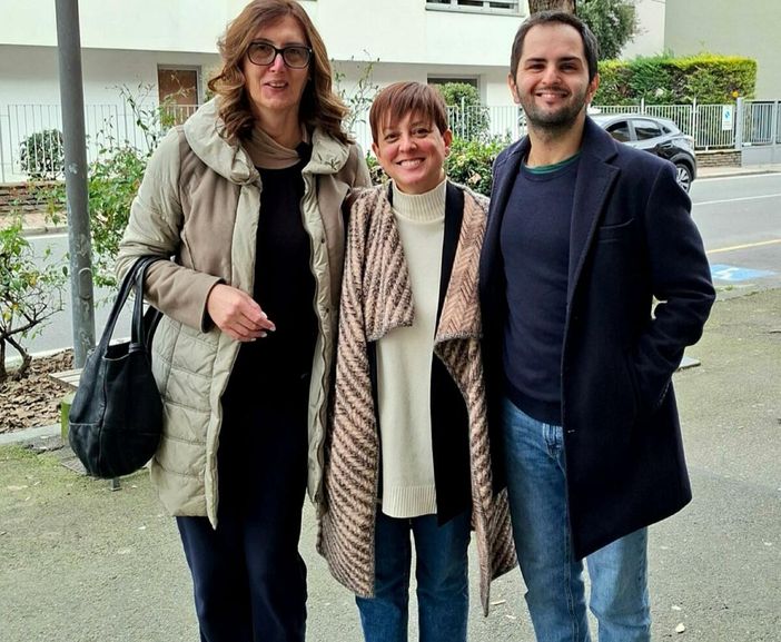 Da sinistra: Simona Vazio ( vicepresidente), Sonia Grimaldi (presidente) ed Edoardo Zerrillo (vicepresidente) del Comitato Pendolari Alba