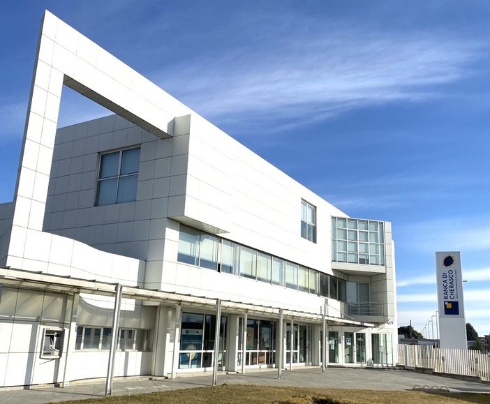 Caro bollette e carburanti: da Banca di Cherasco un bonus di 400 euro ai dipendenti