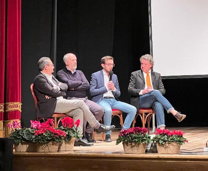 Emanuele Bolla, assessore al turismo di Alba, durante il suo intervento a Pergola