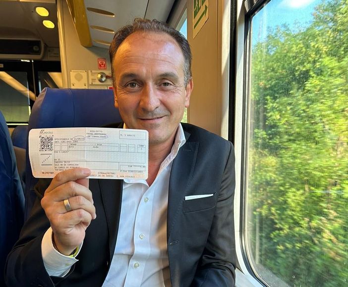 Il governatore Cirio alla riapertura della linea Alba-Asti nel settembre scorso. Il 20 gennaio l'allungamento della tratta verso Caselle