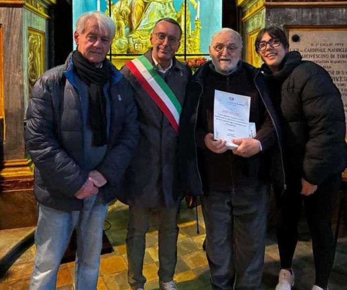 In foto don Bruno festeggiato per i suoi 90 anni In foto don Bruno festeggiato per i suoi 90 anni