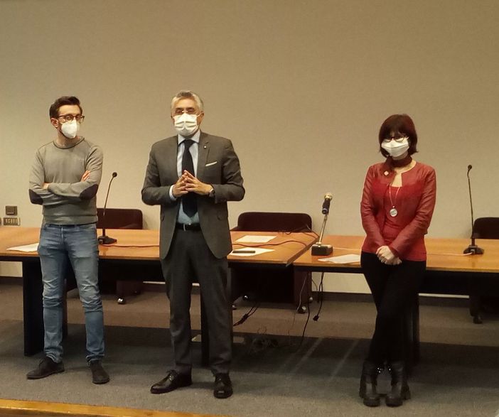 L'assessore al turismo Emanuele Bolla, il sindaco Carlo Bo e l'assessore alle politiche sociali Elisa Boschiazzo durante la presentazione del progetto L'assessore al turismo Emanuele Bolla, il sindaco Carlo Bo e l'assessore alle politiche sociali Elisa Boschiazzo durante la presentazione del progetto