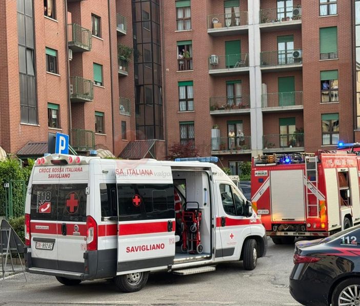 I mezzi di 118 e Vigili del Fuoco in via Trento