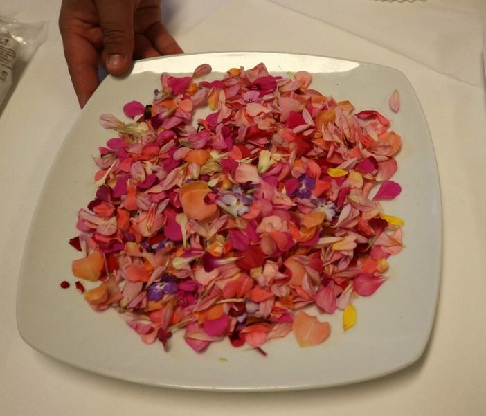 A Golosaria Milano si cucina con i fiori eduli